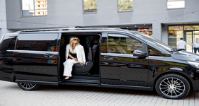 Top-rated van taxi for DIA airport in Elizabeth, CO